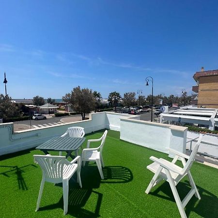 Villa Pisola Fiumicino Airport - Seafront Buitenkant foto