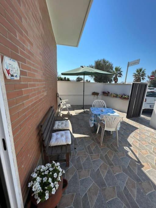 Villa Pisola Fiumicino Airport - Seafront Buitenkant foto