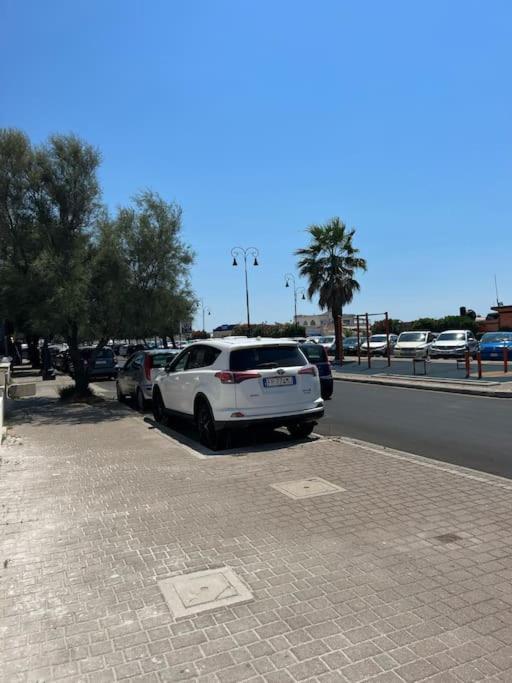 Villa Pisola Fiumicino Airport - Seafront Buitenkant foto