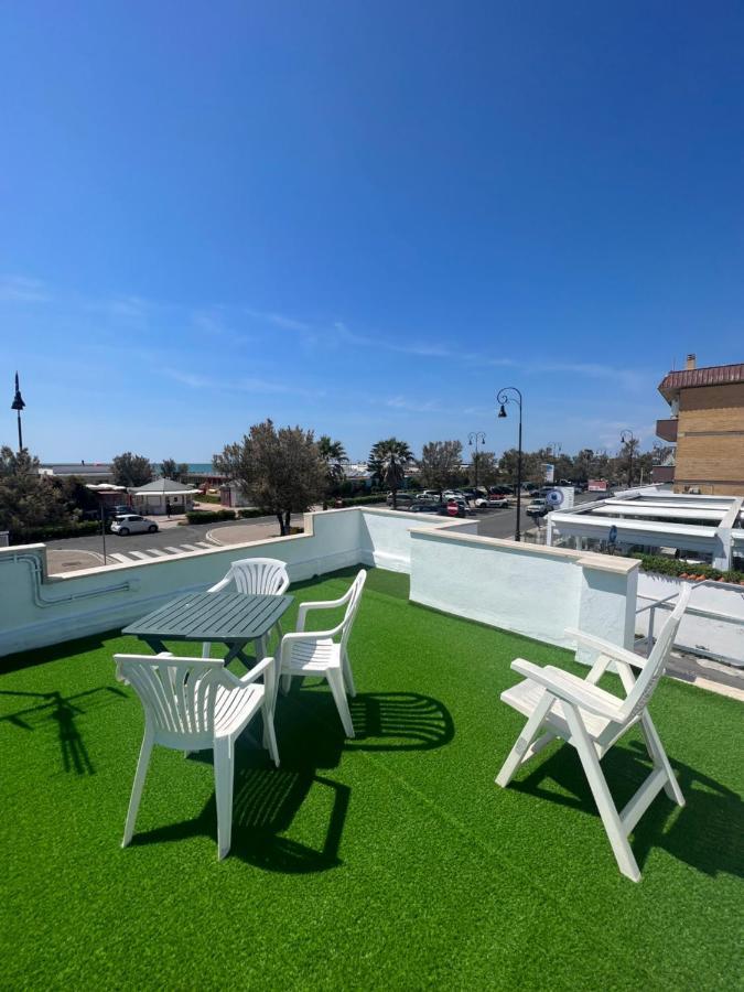 Villa Pisola Fiumicino Airport - Seafront Buitenkant foto