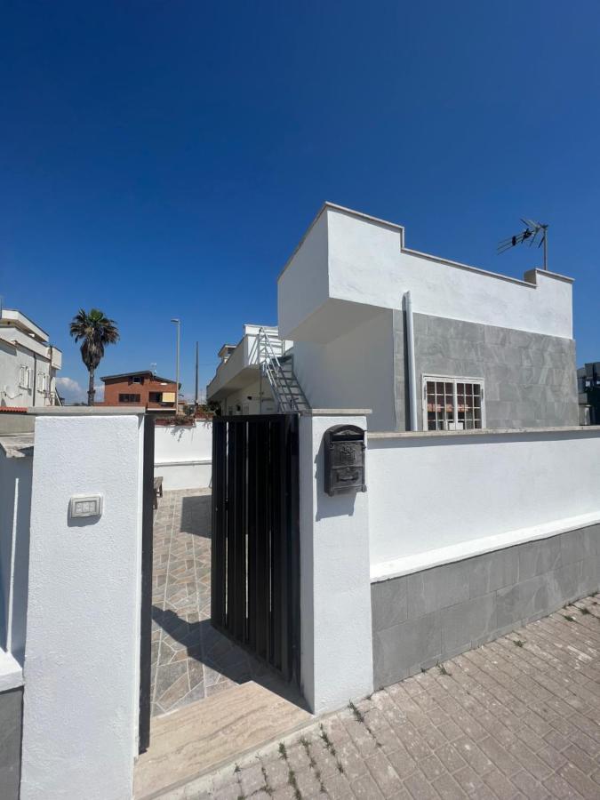 Villa Pisola Fiumicino Airport - Seafront Buitenkant foto